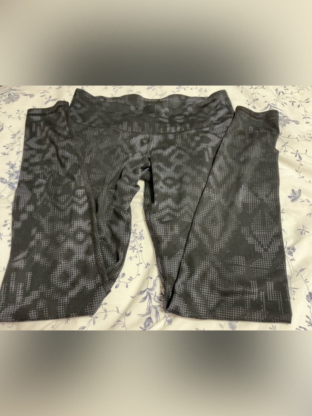 🎉3 for $20🎉 Old Navy Active Black and Gray Patterned Leggings